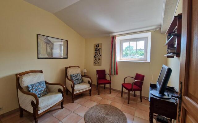 Charming Stone House With Terrace and Garden, Lussan