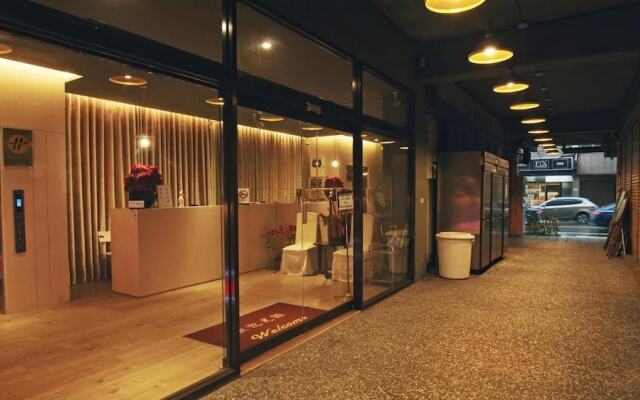 Crystal City Hotel
