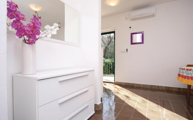 Stunning Home in Sparadici With Wifi and 2 Bedrooms
