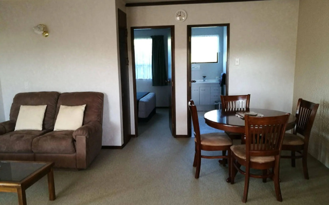 Hacienda Motel