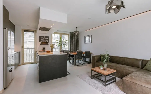 Modern Apartment With Large Terrace