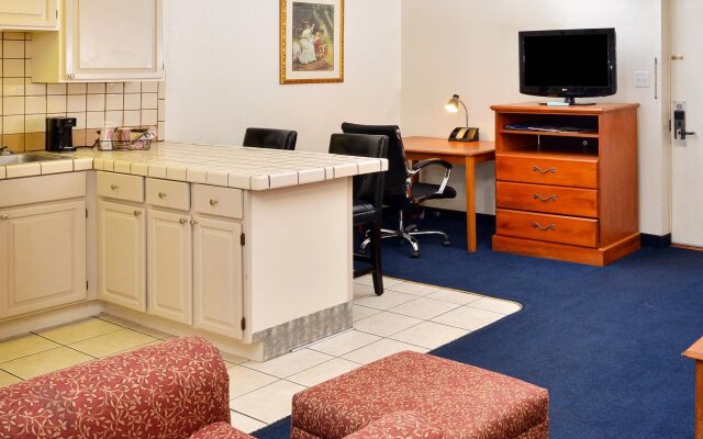 The Classic Desert Aire Hotel