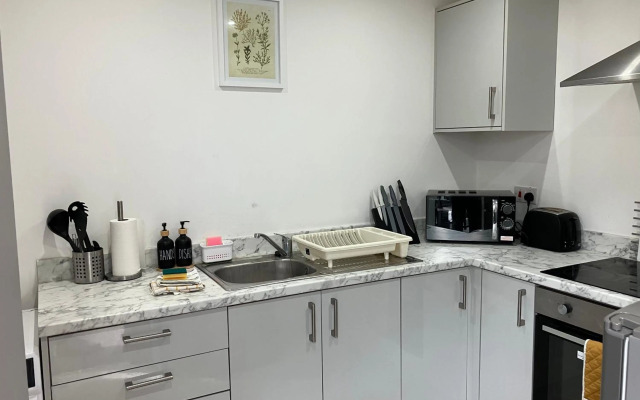 Spacious 2 Bed apartment - Sleeps 6 - Burnham Village