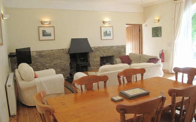 Comfortable Airy 5-bed Apartment in Llandysul