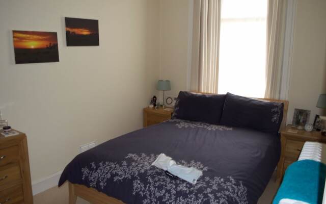 South Edinburgh 3 Bedroom Apartment With Garden