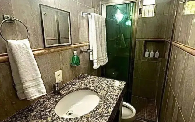TJ Apartments, Calle 6, PDC
