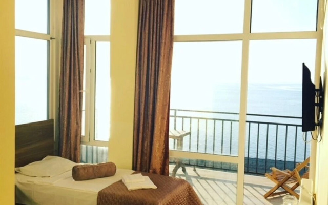 Hotel Guesthouse Lola