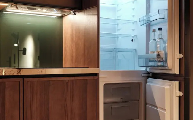 The Zipper Hotel & Apartments