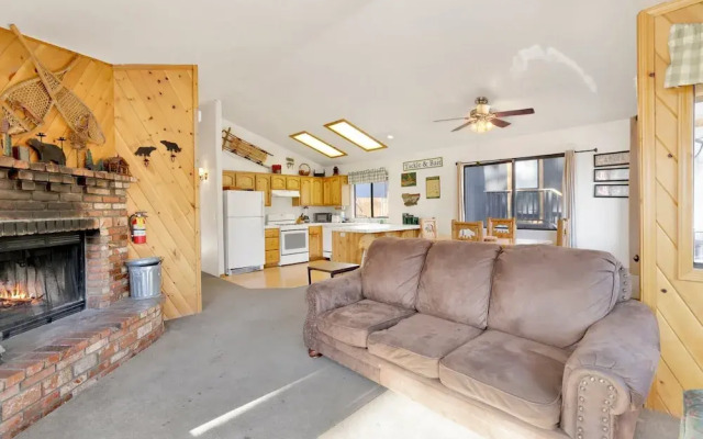 Bear Claw Bungalow #379