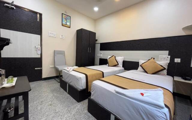 Hotel Rathnavel Towers
