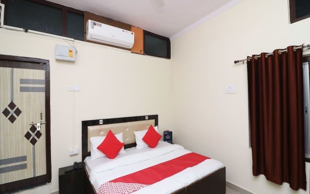 OYO 24823 Amrit Guest House