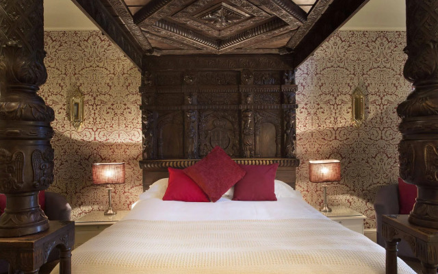 The George Hotel