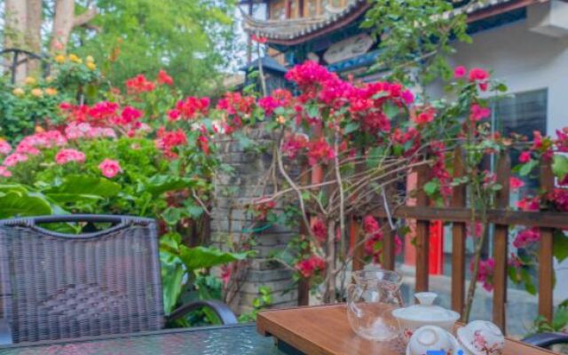 Floral Hotel Lijiang Mufu Qixi