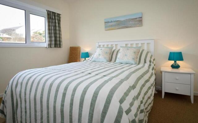 10 Llwyn Onn Beach Hut