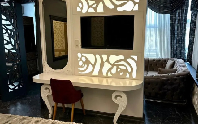Golden Rose Deluxe Hotel