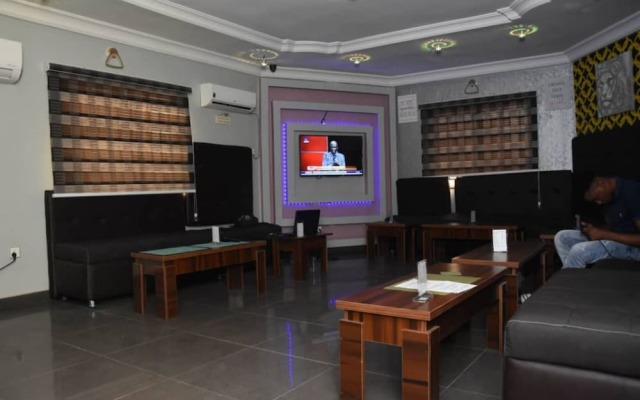 Impeccable 2-bed Lodge