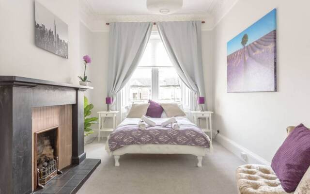 Modern 2 Bedroom Flat In Edinburgh City Centre