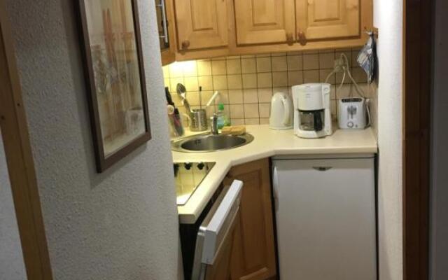 Skis Aux Pieds Station 1800 Dame Blanche