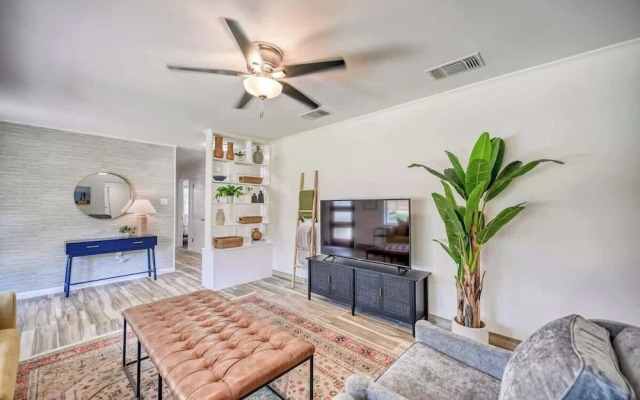 Luxury Lakefront Oasis With Boat Dock-firepit