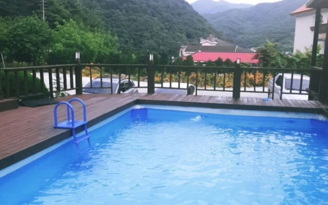 Muju Snowflower Travel Pension