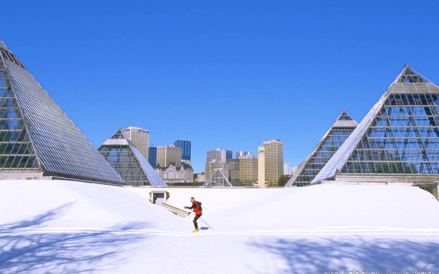 Travelodge by Wyndham Edmonton South