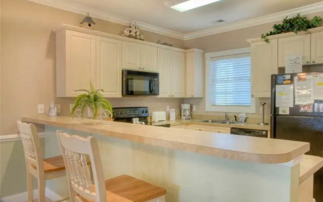 Magnolia Pointe 203 4833P 2 Br condo by RedAwning