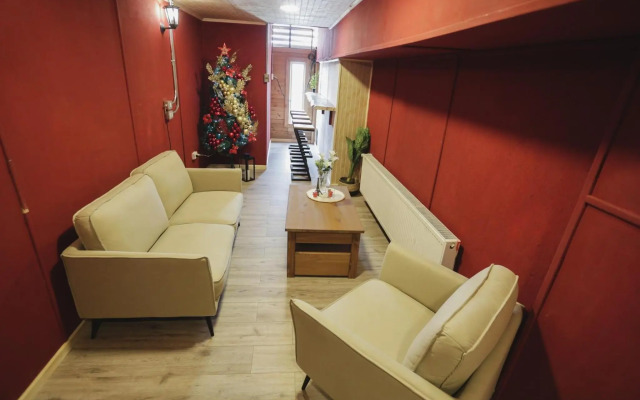 Hotel low cost y restaurant Colón