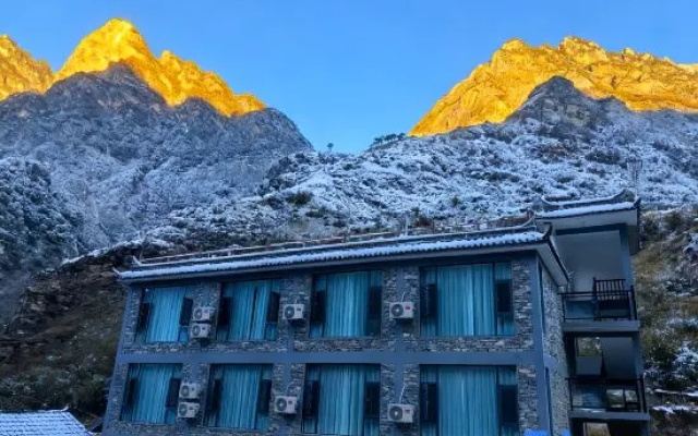 Jijing Xilu Bieyuan｜Starry Canyon Homestay(Hutiaoxia Branch) – Exterior – Shangri-La