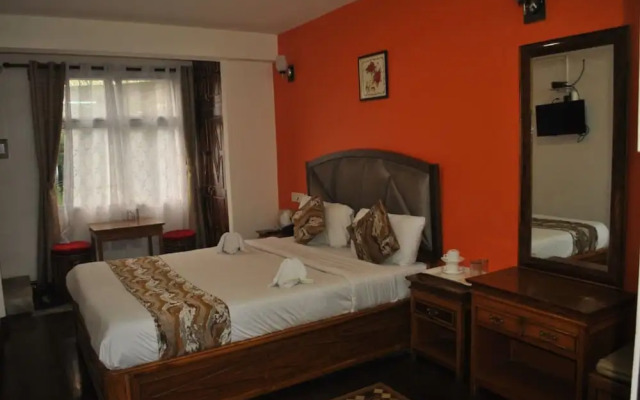 Goroomgo Kasturi Palace Darjeeling