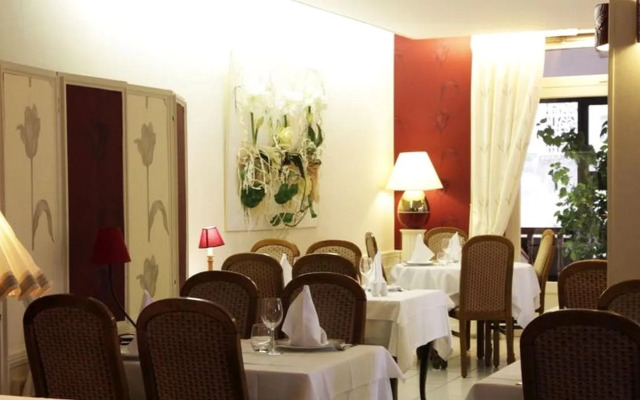 Logis Hotel Au Puits Enchante