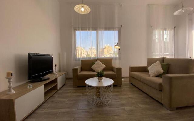 Modern Apartment Valentino GL144
