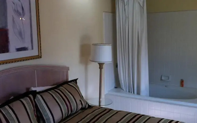 New Moon River Inn