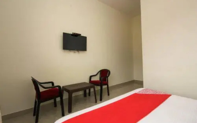 Gliders Holiday Inn by OYO Rooms