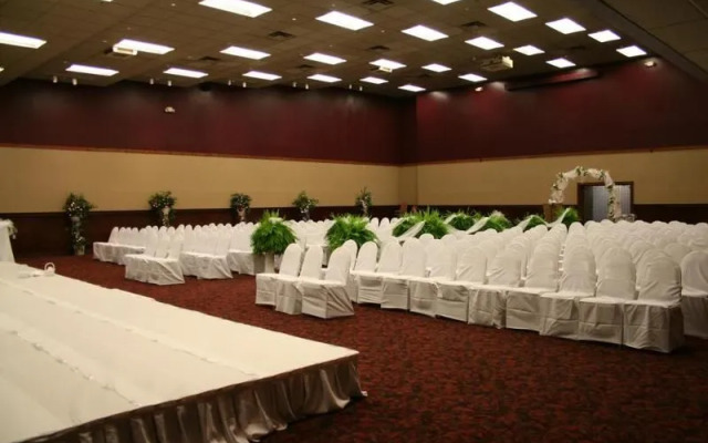Pullman Plaza Hotel