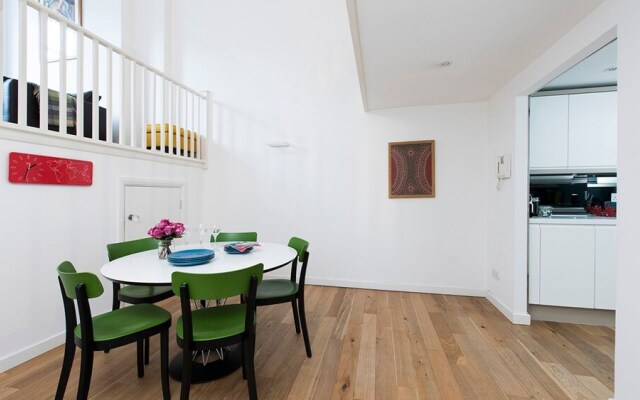 Sleek, Stylish 2BR Home in Shoreditch