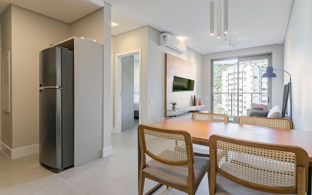 Moderno em condomínio com foodhall #CORG02