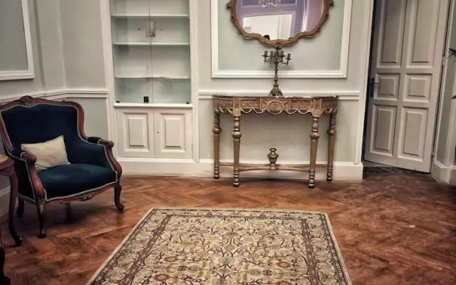 Maison Maxim De Lesseps