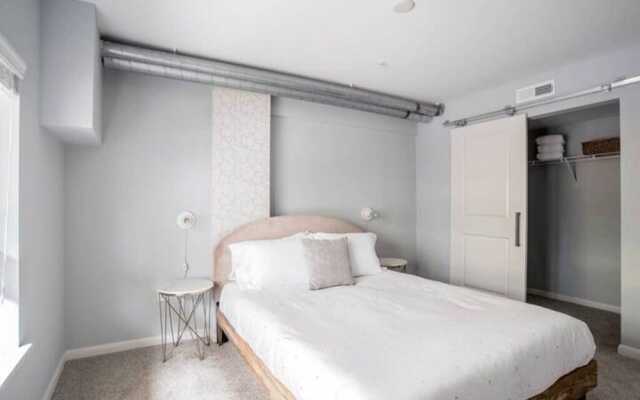 CozySuites TWO Stylish Apts Monument Cir