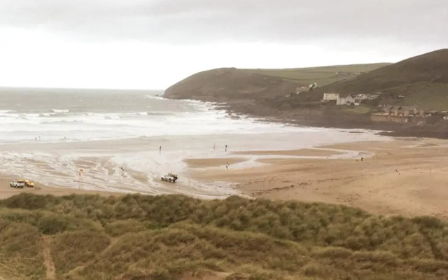 Entire house near beaches, footpaths and shops