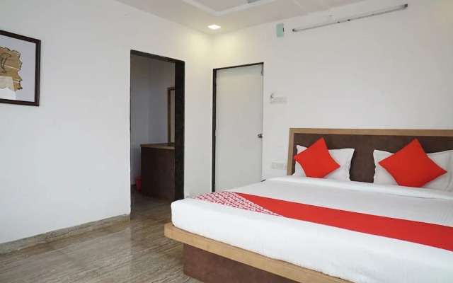 OYO 18730 Galaxy Inn