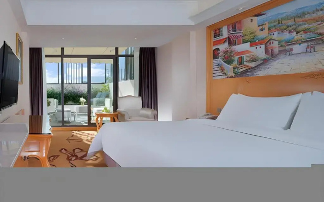 Vienna Hotel (Chuanxin Drum Tower Metro Station, Beijing Road)