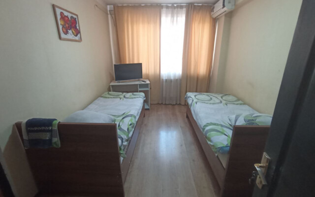 Hostel 27