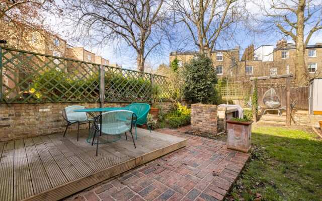 The Finsbury Park Arms - Elegant 2BDR Flat with Garden