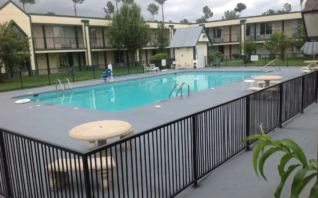 Super Inn & Suites by OYO Milledgeville