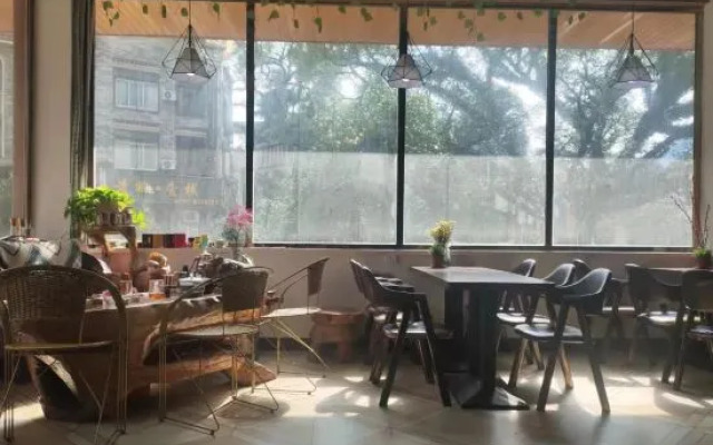 Huangyao Ancient Town Julongyuan Hotel