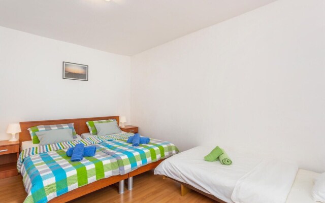 Stunning Home in Pinezici With Wifi and 3 Bedrooms