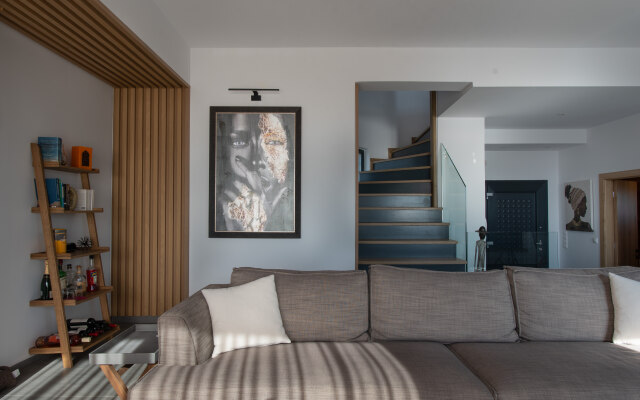 Mirazur Seafront Sunset Villa