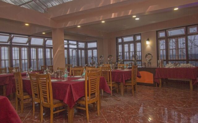 Townhouse OAK Hotel Regal Residency