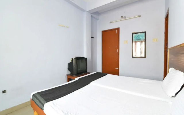 SPOT ON 39866 Hotel Dhruvathara