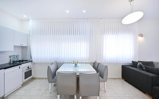 Homey 2BR in Frug 32 by HolyGuest